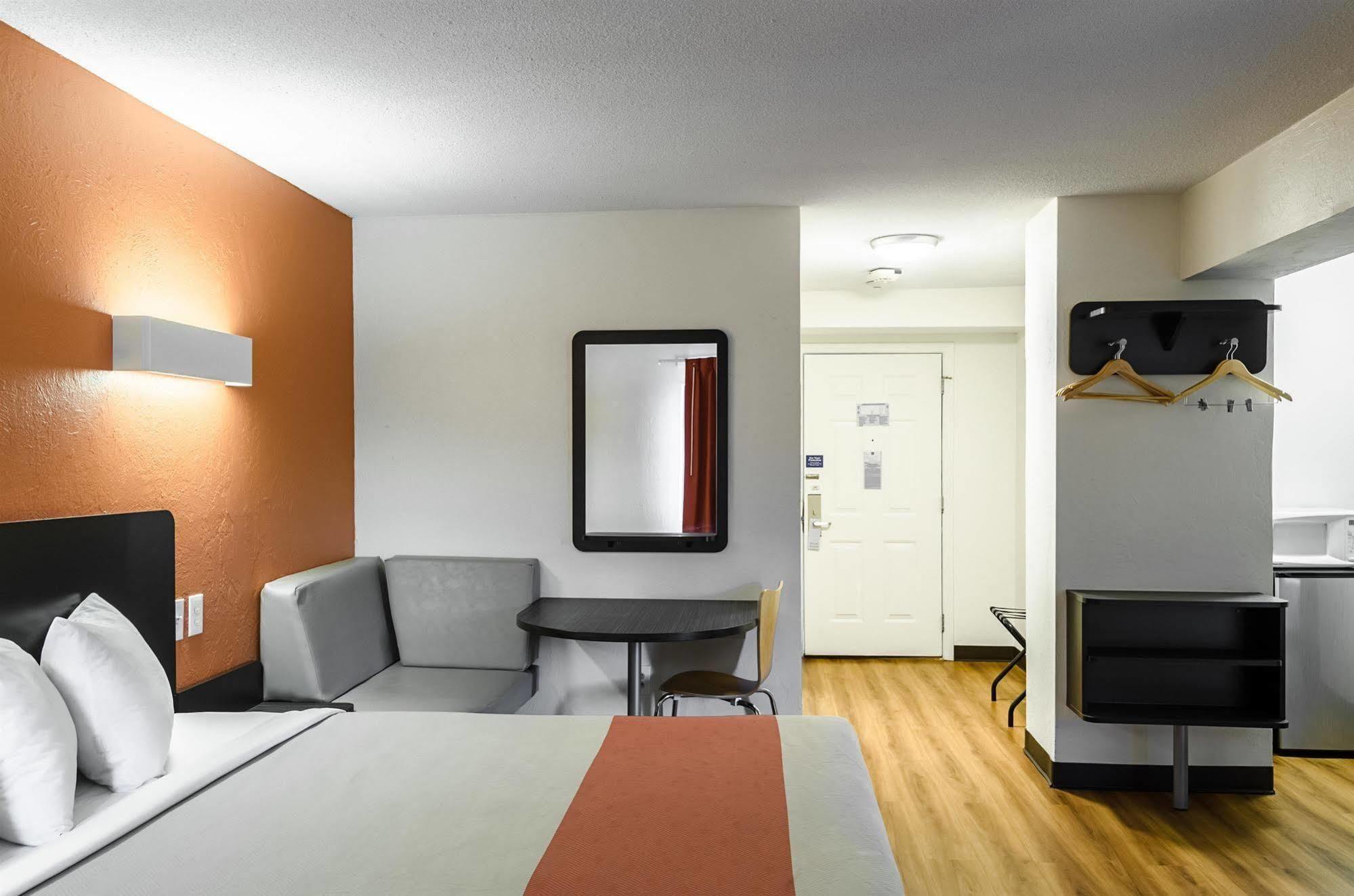 Motel 6 - Westborough Boston Northborough ภายนอก รูปภาพ